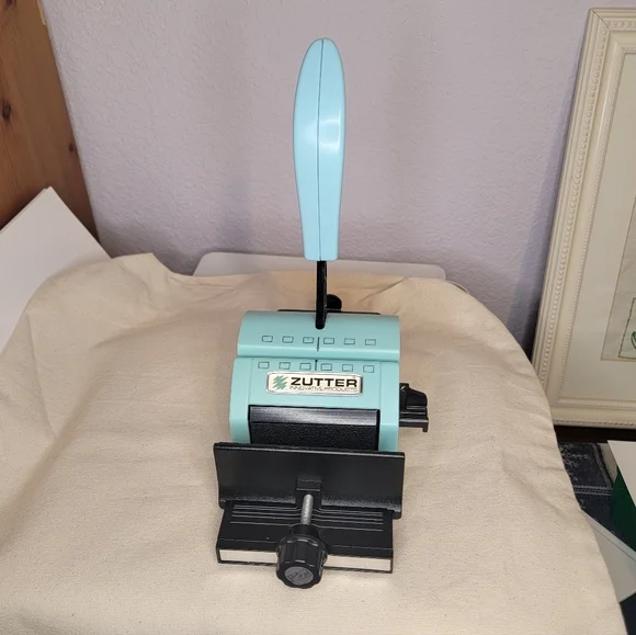 Zutter Blue Binding Machine - Picture 1 of 6